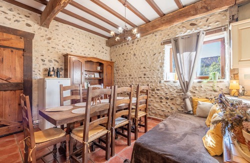 Peyraube House | Holiday Home “Tomettes” with Mountain View, Wi-Fi and Air Conditioning