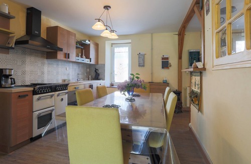 Le Merzer House | Holiday Home 'Ty Carolie' with Private Terrace, Private Garden and Wi-Fi