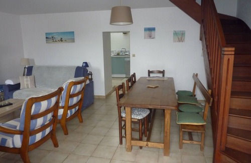 Plouezoch House | Holiday Home "Ty Gwen - Plouezoc’h" with Sea View and Wi-Fi