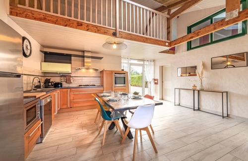 Cleder House | Holiday Home 'Ty Reuniou - La Grange' with Sea View, Shared Terrace and Wi-Fi