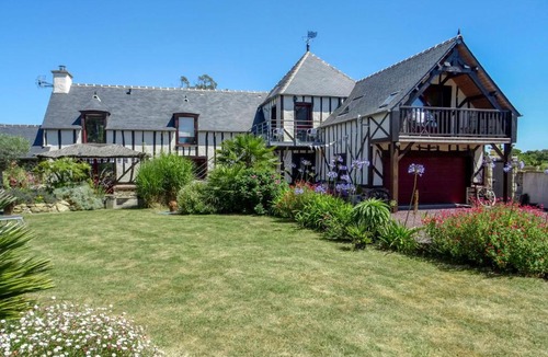 Planguenoual House | Holiday Home Valhalla- chez Jules by Interhome
