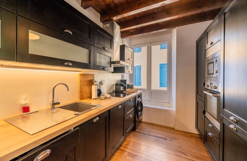 Ax-les-Thermes House | Holiday Home 'Vila Marisa' with Mountain View, Private Terrace and Wi-Fi