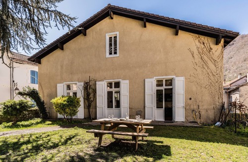 Ax-les-Thermes House | Holiday Home 'Vila Marisa' with Mountain View, Private Terrace and Wi-Fi
