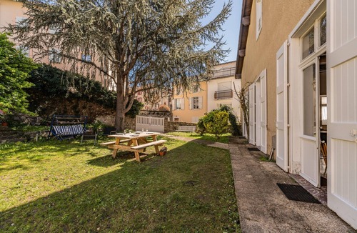 Ax-les-Thermes House | Holiday Home 'Vila Marisa' with Mountain View, Private Terrace and Wi-Fi