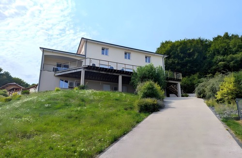 Favieres House | Holiday Home “Villa des Ermites” with Mountain View, Wi-Fi and Air Conditioning