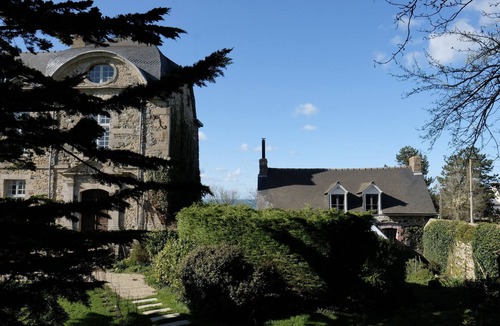 Morieux House | Holiday house in the castle park, near the beach with a very nice sea view