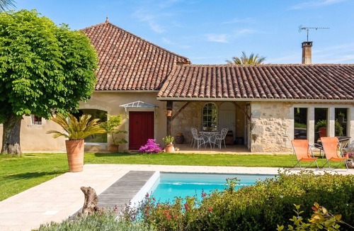 Castera-Lectourois Apartment | Homerez - Apartment in Castéra-Lectourois