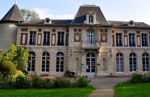 Villers-les-Nancy Apartment | Homerez - Appartement for 4 ppl. with garden and terrace at Villers-lès-Nancy