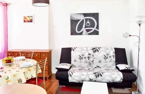 Bagneres-de-Luchon Apartment | Homerez - Apt Bagnères-de-Luchon