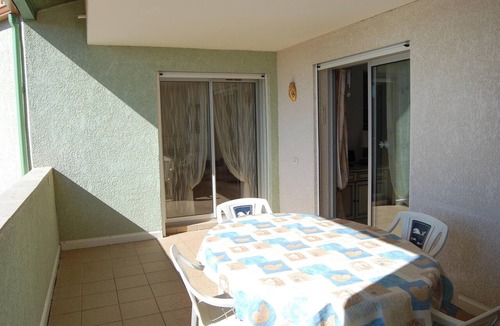 Valras-Plage Apartment | Homerez - Apt in Valras-Plage/Pool