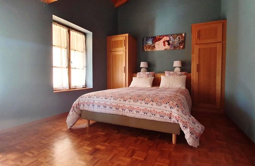 Puy-l'Eveque House | Homerez - Big house for 10 ppl. with shared pool and terrace at Puy-l'Évêque