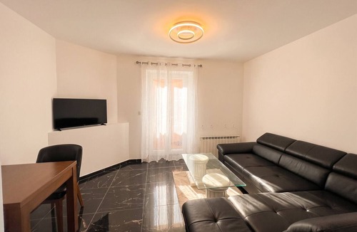 Villeneuve-sur-Yonne House | Homerez - House in Villeneuve-sur-Yonne