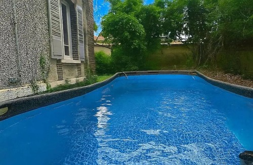 Saint-Florentin House | Homerez - Home near Saint-Floret park