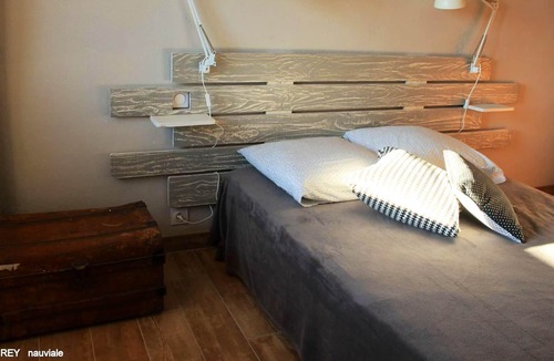 Nauviale House | Homerez - Nice house for 6 ppl. with shared pool, garden and terrace at Nauviale