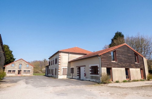 Nouart House | Homerez - Spacious House with Jacuzzi in Nouart