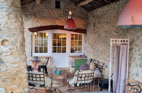 Lussan Villa | Homerez - Villa for 6 ppl. with swimming-pool, jacuzzi and garden at Lussan