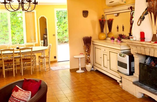 Marguerittes Villa | Homerez - Villa for 6 ppl. with swimming-pool and garden at Marguerittes