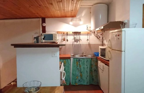 Belgentier Apartment | Homerez - Vintage studio in Belgentier, pure relaxation.