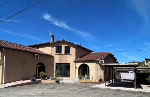 Lavelanet Apartment | Hosanna magnificent large loft rated 4 stars