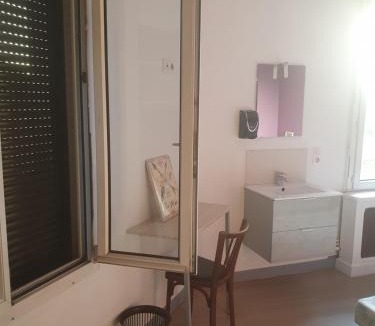 Reims Hotel | Hotel Aux Bons Amis