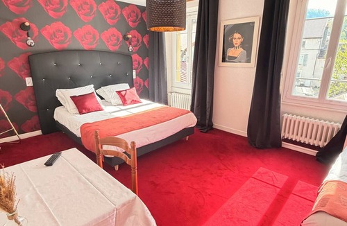 Poligny Hotel | HOTEL DE PARIS