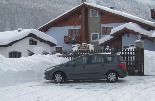 Soucheres-Basses Hotel | Hotel Villa Plinia