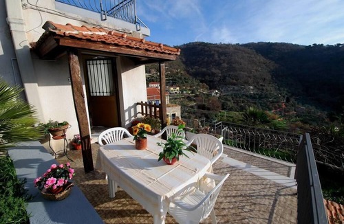 Tovo Faraldi House | House between sea and sky - Tovo Faraldi