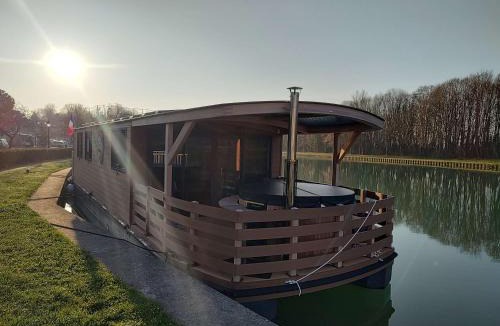 Ay Boat Rental | House Boat avec SPA naviguant en Champagne