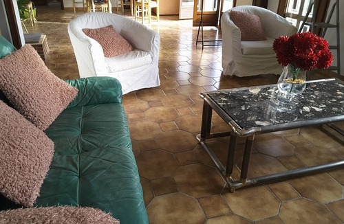 Dosches House | house country close to the city shops shops nearby