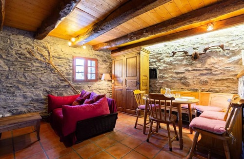 Peyragudes Villa | House for 5 people in Genos, near the lake and the station, shuttle stop, Wi-Fi
