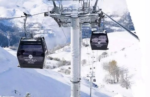 Peyragudes Villa | House for 5 people in Genos, near the lake and the station, shuttle stop, Wi-Fi