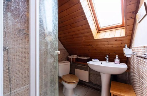 Peyragudes Villa | House for 5 people in Genos, near the lake and the station, shuttle stop, Wi-Fi