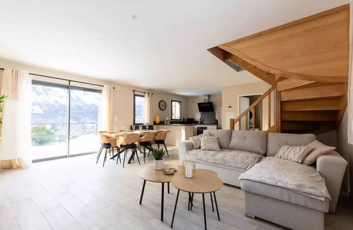 Peyragudes Villa | House for 7 People in Loudenvielle with Wi-Fi