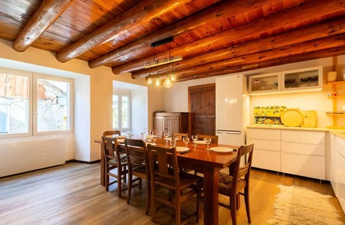 Peyragudes Villa | House for 8 people in Genos, near the lake; free Wi-Fi