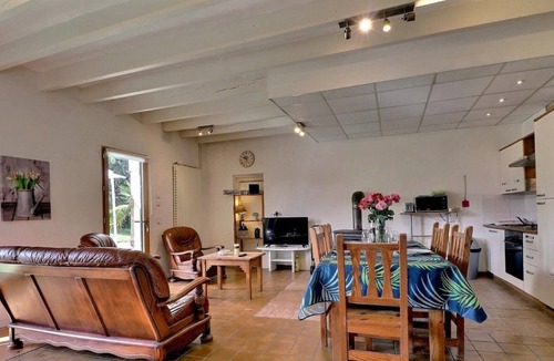 Quedillac House | House 'Gite Les Deux Pins De Trémel' with Private Pool, Private Terrace, and Wi-Fi