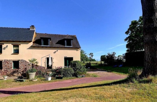 Quedillac House | House 'Gite Les Deux Pins De Trémel' with Private Pool, Private Terrace, and Wi-Fi