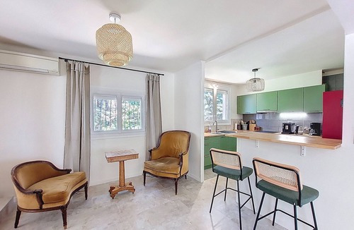 Aramon House | House in Aramon, a pretty village in the Gard, in the hills overlooking the Rhone