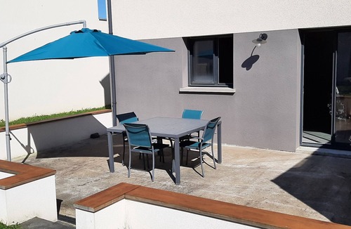 Saint-Meloir-des-Ondes House | House in subdivision near Saint malo and shops animals accepted