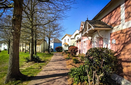 Bourgenay Ski Chalet | House in holiday village - near swimming pool and golf