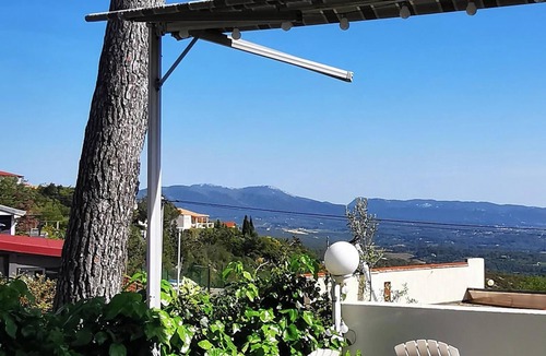 Le Castellet House | House in private residence with garden, private parking and shared swimming pool