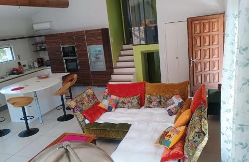 Rochefort-du-Gard House | House in Rochefort with Private Pool & AC