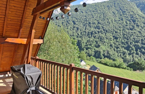 Eaux-Bonnes House | House in small mountain village