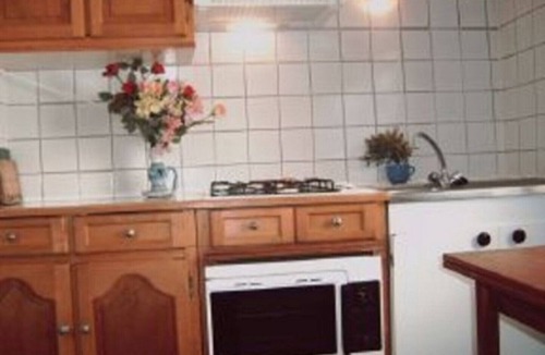 Montferrat House | HOUSE OF 5 PEOPLE