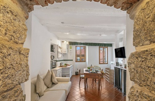 Old Town Apartment | House Old Town 50m Beach and Shop, Menton, France