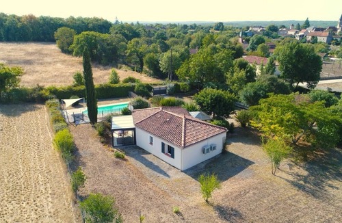 Concots House | House on the Causse in a charming Lotois village, fully air-conditioned.