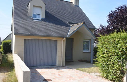 La Richardais House | House on the heights of Dinard, 900 m from the beach in a quiet subdivision.