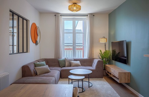 Blois House | House renovated in 2025, 2 minutes from the Loire River, garden & barbecue, 6 bedrooms with private showers