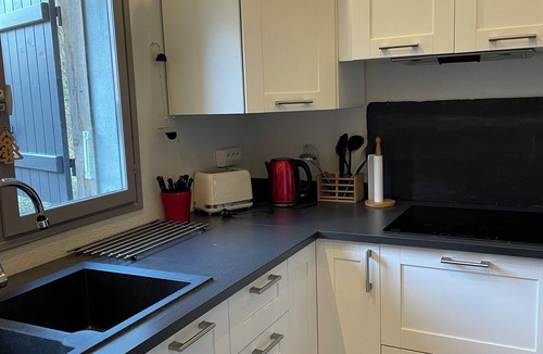 Cauterets House | House sleeps 6, 5 minutes to 10 minutes walk from the thermal baths and cable cars,