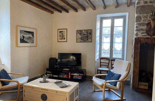 Cauterets House | House sleeps 6, 5 minutes to 10 minutes walk from the thermal baths and cable cars,