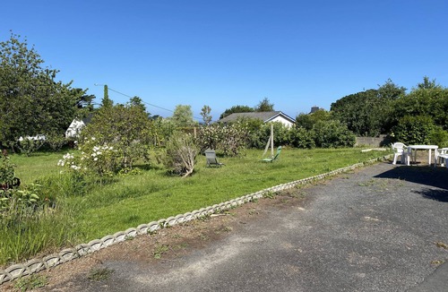 Trevou-Treguignec House | House with large garden ideally located 5 minutes walk from Trestel beach